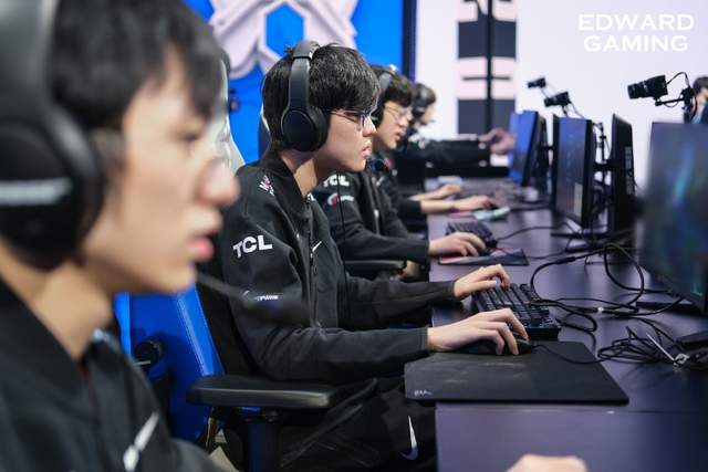 雷火电竞入驻-天津战队士气高涨，全队发威赢得比赛