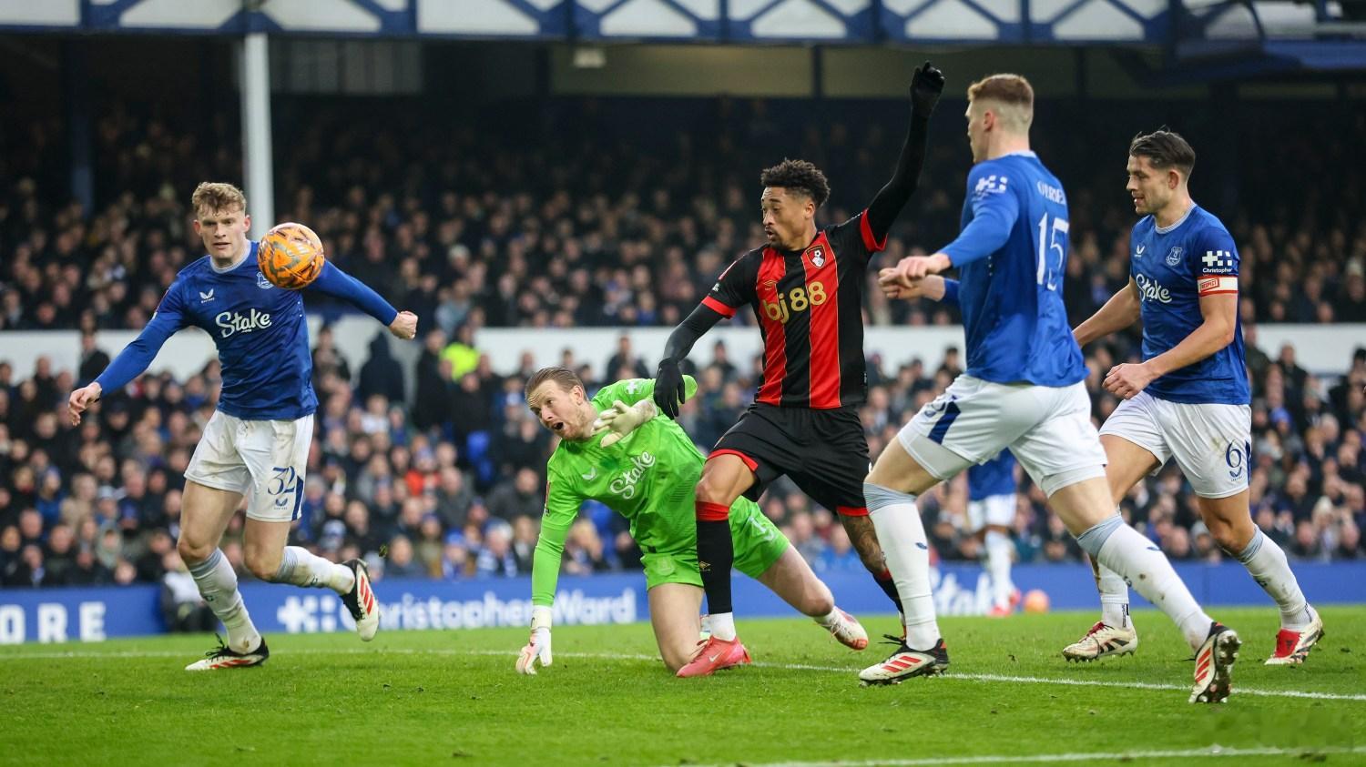 雷火电竞网站-埃弗顿客场不敌伯恩茅斯，遭遇意外失利的简单介绍