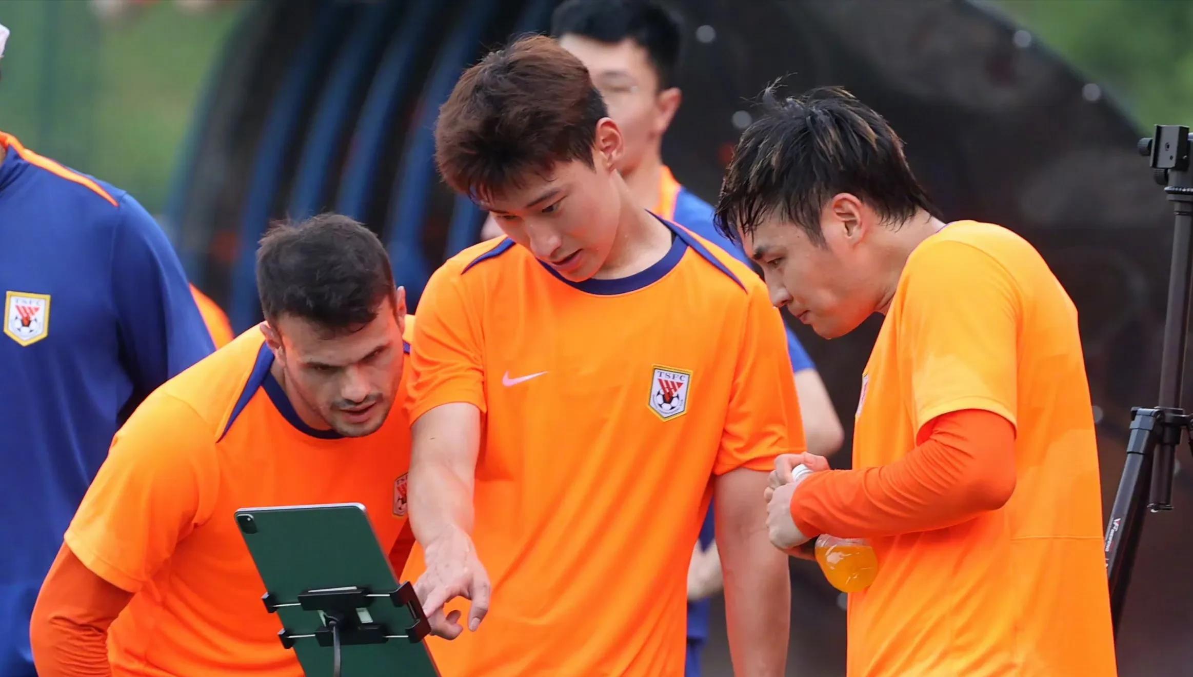 包含山东泰山再迎新援，球队实力大幅提升的词条