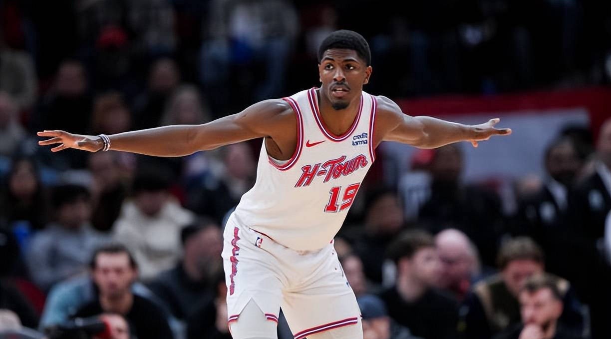 包含休斯顿猛龙队后卫连续拿下高分，人气直线上升的词条