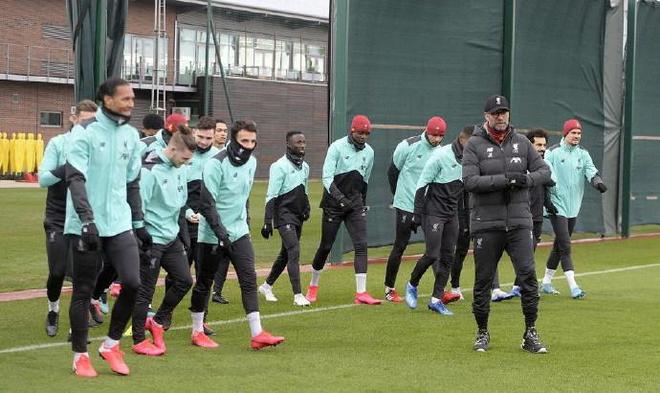 传统劲旅新援助阵，强化中场阵容备战欧冠的简单介绍