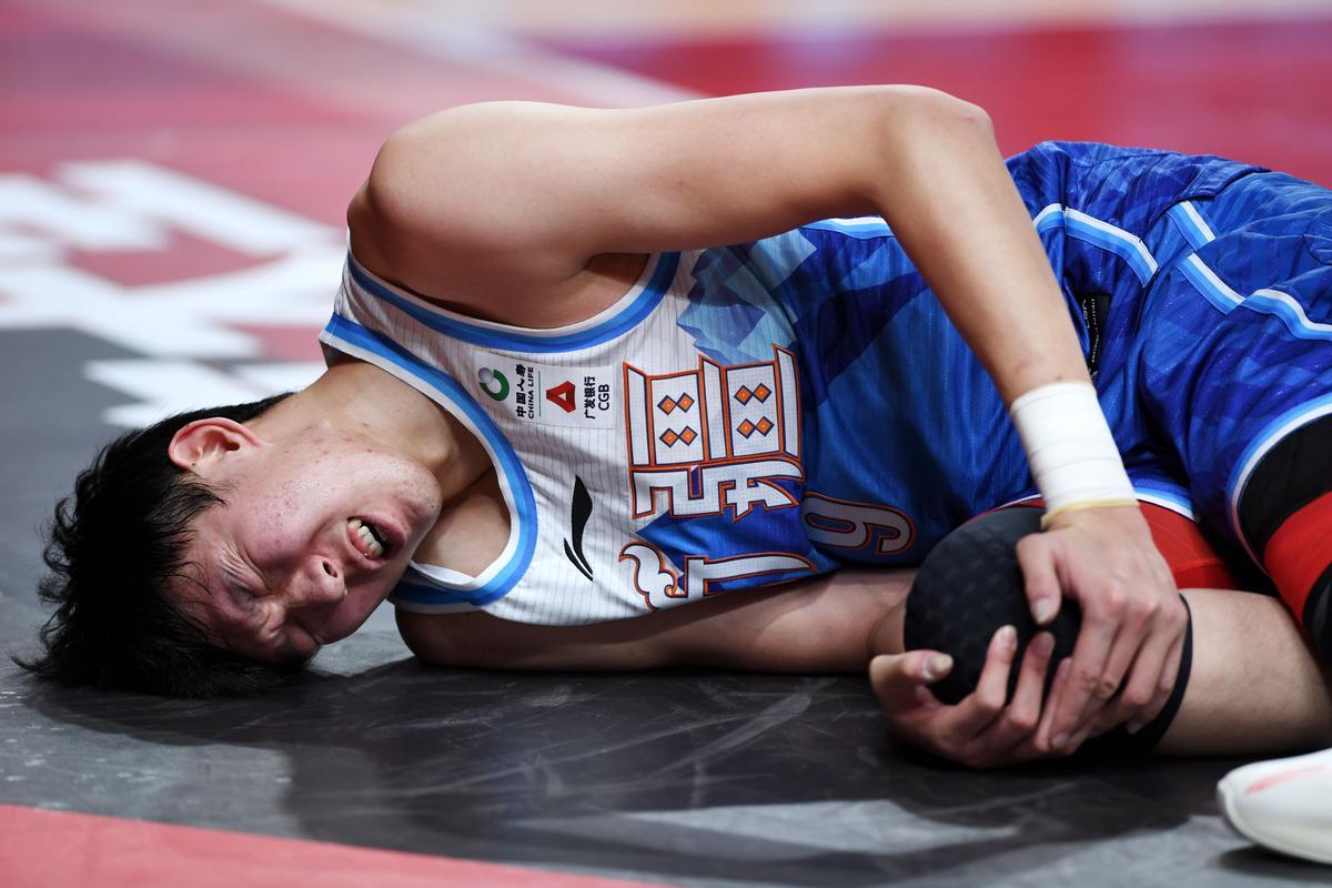 雷火电竞入驻-篮球明星选手受伤退赛，引发热议