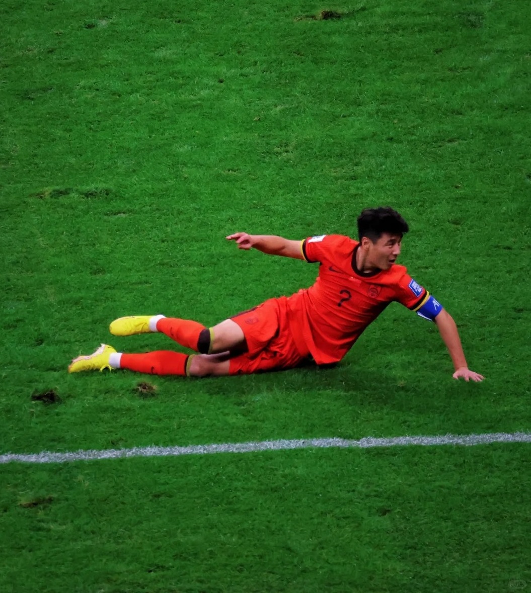 足球场上创奇迹激发球员斗志勇往直前 足球场上创奇迹激发球员斗志勇往直前