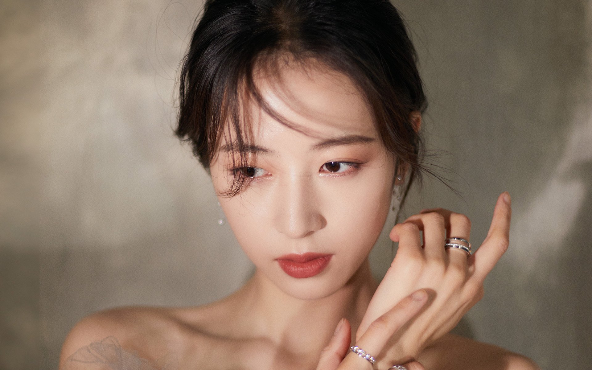 雷火电竞合作-双星耀夜，当马里铁骑踏破红龙，苏亚雷斯用球棒写就满分诗篇