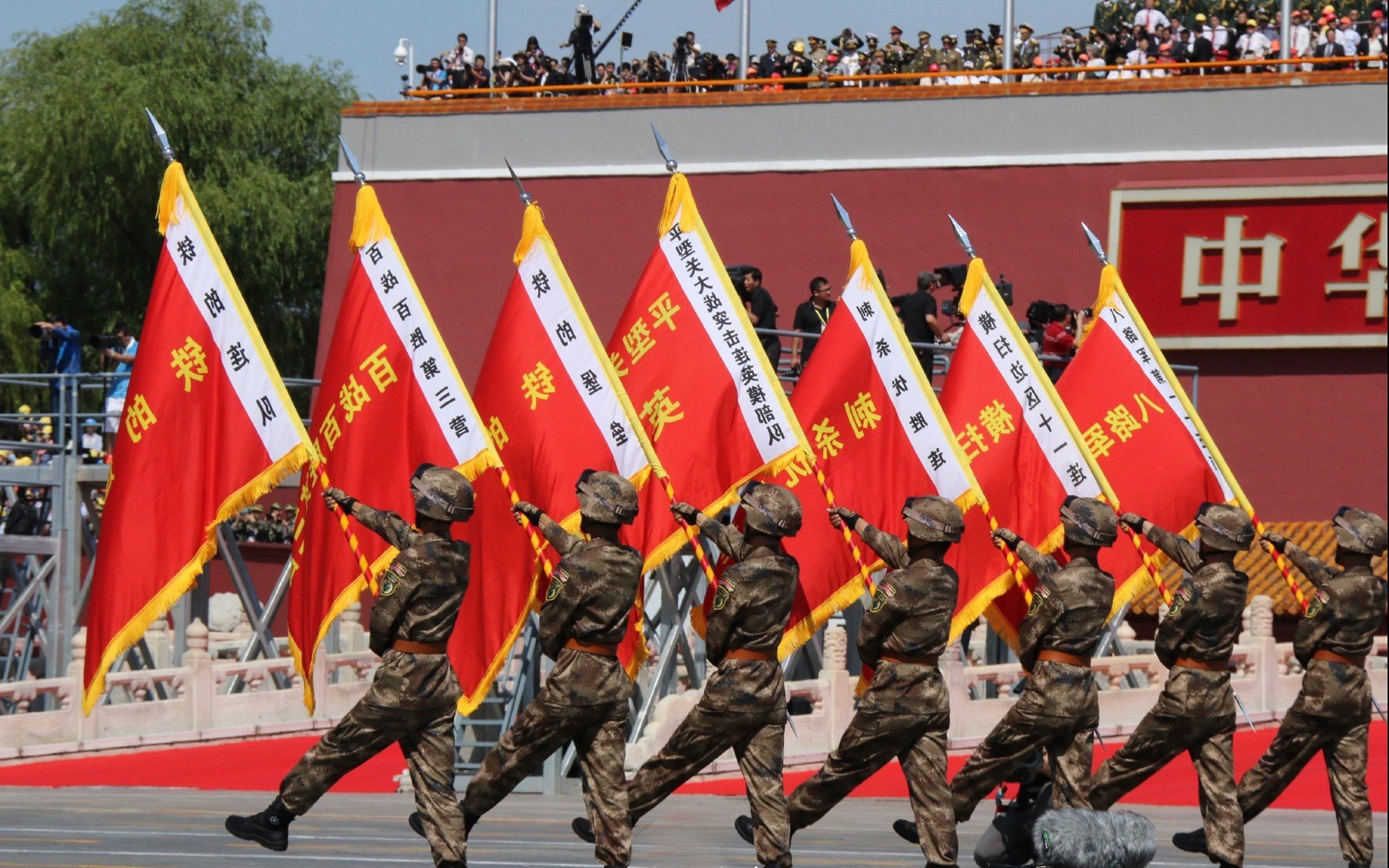 雷火电竞网站-虚拟对决，现实启示，多特蒙德如何全面压制巴西队？帕尔默的稳定输出之道