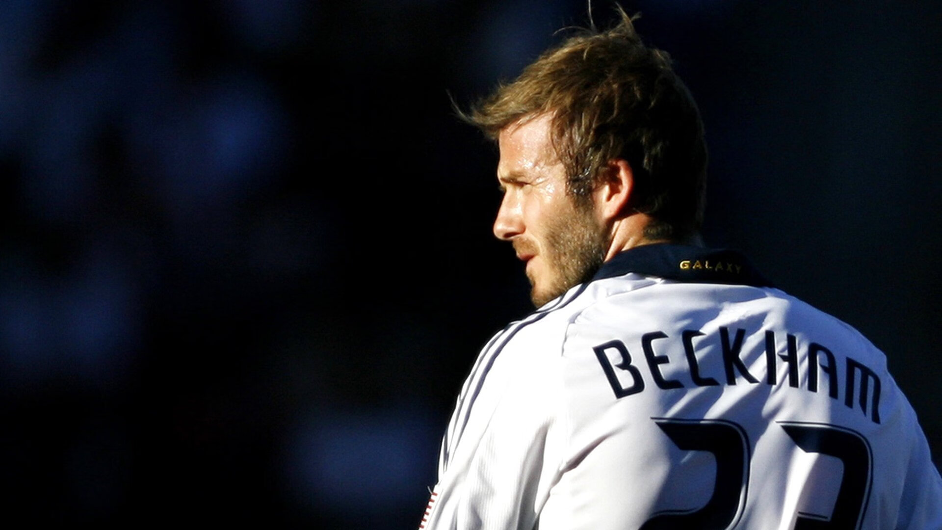 冰川之力冲垮塞维利亚，当蒂亚戈的天才之火点燃冰岛足球之夜