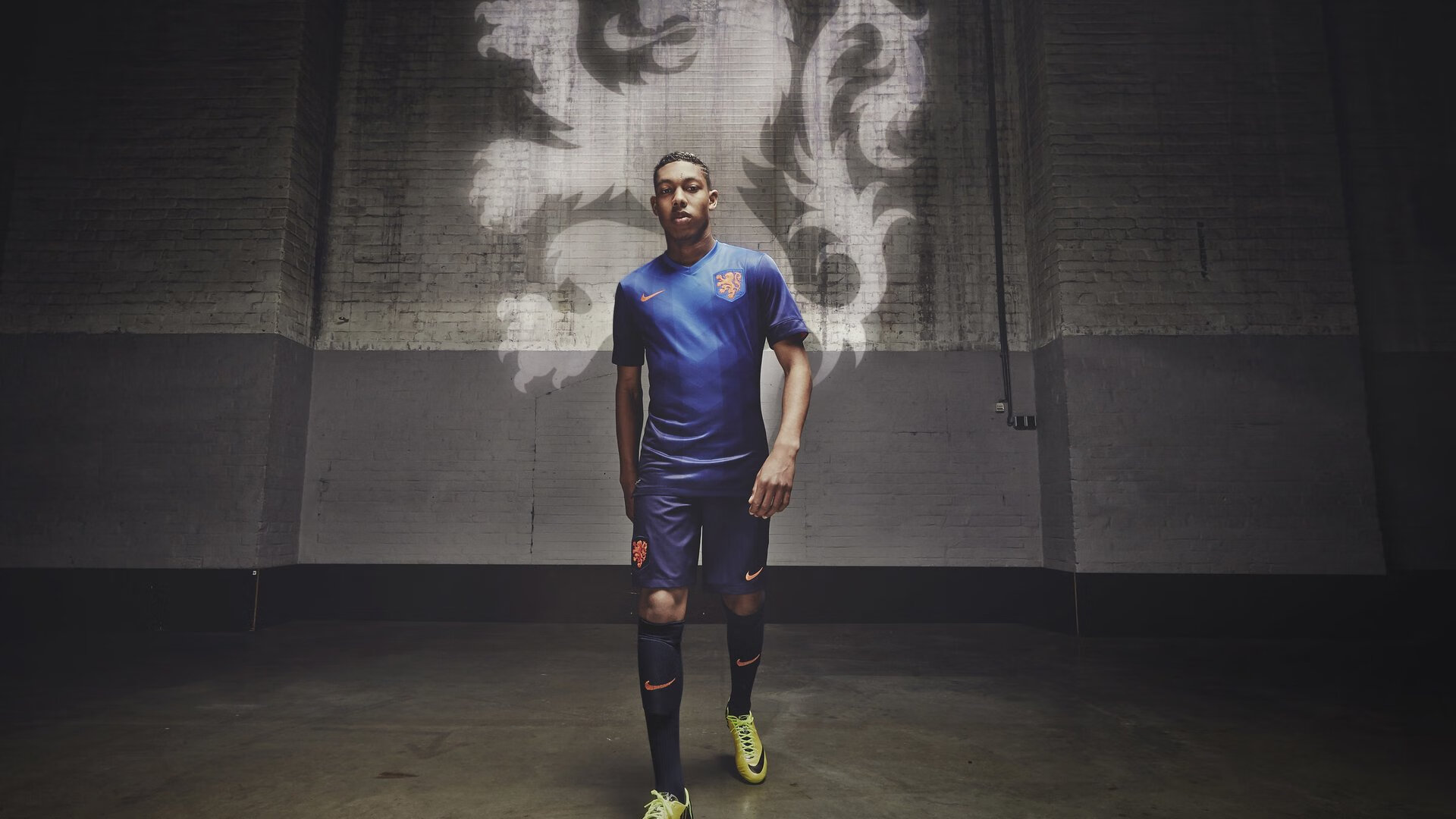 金玟哉领袖风采尽显，那不勒斯友谊赛力克牙买加，亚洲铁卫闪耀国际赛场